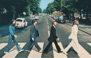 �T�C�Y�����ӁB�J�[�h�T�C�Y�ʐ^ �X�}�z�P�[�X�̒��� �r�[�g���Y�@�A�r�[���[�h�@THE BEATLES�@ABBEY ROAD ��8.5 x 5.4cm�@�A��