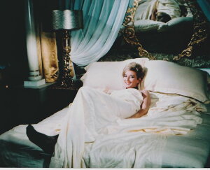 007���V�A��舤�����߂� �_�j�G���r�A���L Daniela Bianchi �f�� �ʐ^ �A���i 8x10�C���`�T�C�Y ��20.3x25.4cm