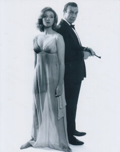 007���V�A��舤�����߂� �_�j�G���r�A���L �V���[���R�l���[ Sean Connery Daniela Bianchi �f�� �ʐ^ �A���i 8x10�C���`�T�C�Y ��20.3x25.4cm