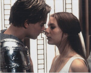 ���~�I�ƃW�����G�b�g �N���A�f�[���Y �f�B�J�v���I Romeo + Juliet Claire Danes Leonardo Dicaprio �f�� �ʐ^ �A���i 8x10�C���`�T�C�Y ��20.3x25.4cm 41160d