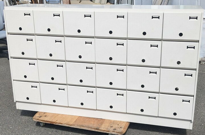 楽天市場】【中古】 コクヨ 24人用シューズボックス 扉付き（施錠は 