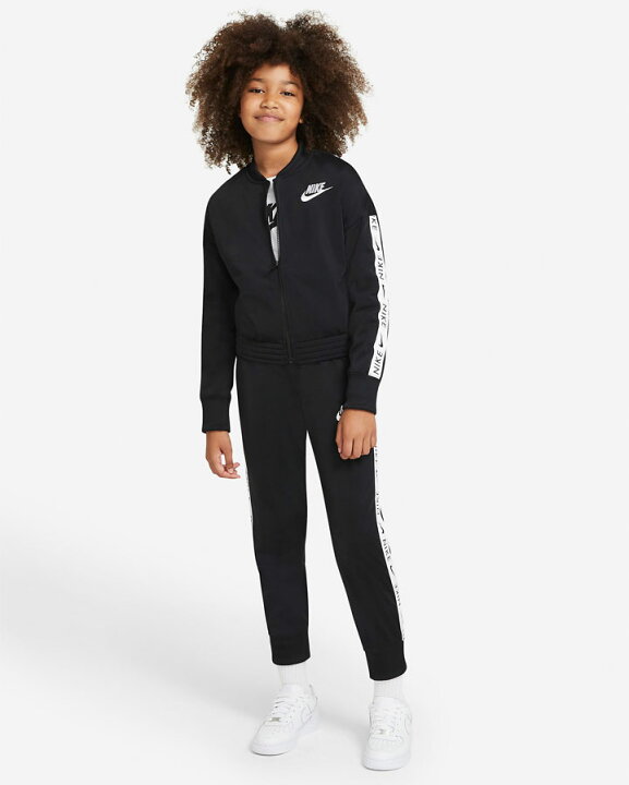 楽天市場 ナイキ ジャージ 上下セット キッズ ジュニア 女の子 130 140 150 160cm Nike キッズ ジャージ 上下 黒 ブラック シンプル おしゃれ ジャケット セットアップ ガールズ ジャージ スポーツウェア 女子 ダンス 体育 クラブ 体操 小学生 子供用 Hg05 Manhattan