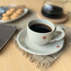 【信楽焼】コーヒーカップ ソーサーセット ホワイト 水玉 赤 おしゃれ きれい 陶器 誕生日 敬老の日 記念日 プレゼントに 食洗器 電子レンジ対応