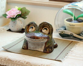 信楽焼 カエル 笑い 置物 5号 陶器 かわいい かえる 大きい 蛙 おしゃれ グッズ 玄関 雑貨 庭 巨大 ギフト 信楽焼き 焼き物 やきもの(MB105-14G5)