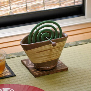 信楽焼 蚊取り線香ホルダー 緋色 刷毛目 蚊遣器 器具付 スカーレット かわいい 陶器 蚊取り線香入れ おしゃれ 蚊取り 蚊取り線香 蚊遣り 蚊遣り器 ミニ 蚊やり 屋外 アウトドア キャンプ ギ