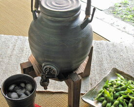 信楽焼 焼酎サーバー 黒 ライン [一升・1.8L] ラジウム 鉱石入 陶器 ウォーターサーバー 浄水 おしゃれ 水瓶 お酒 焼酎 水道水 イオンウォーター 父の日 敬老の日 ギフト プレゼント ドリンクサーバー 信楽焼き あす楽(dsoi)