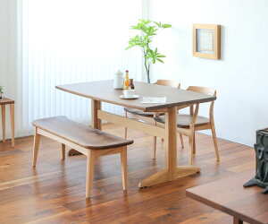 おしゃれな木製のダイニングテーブル、バタインテリアや日進木工など飛騨の家具メーカーでおすすめは？