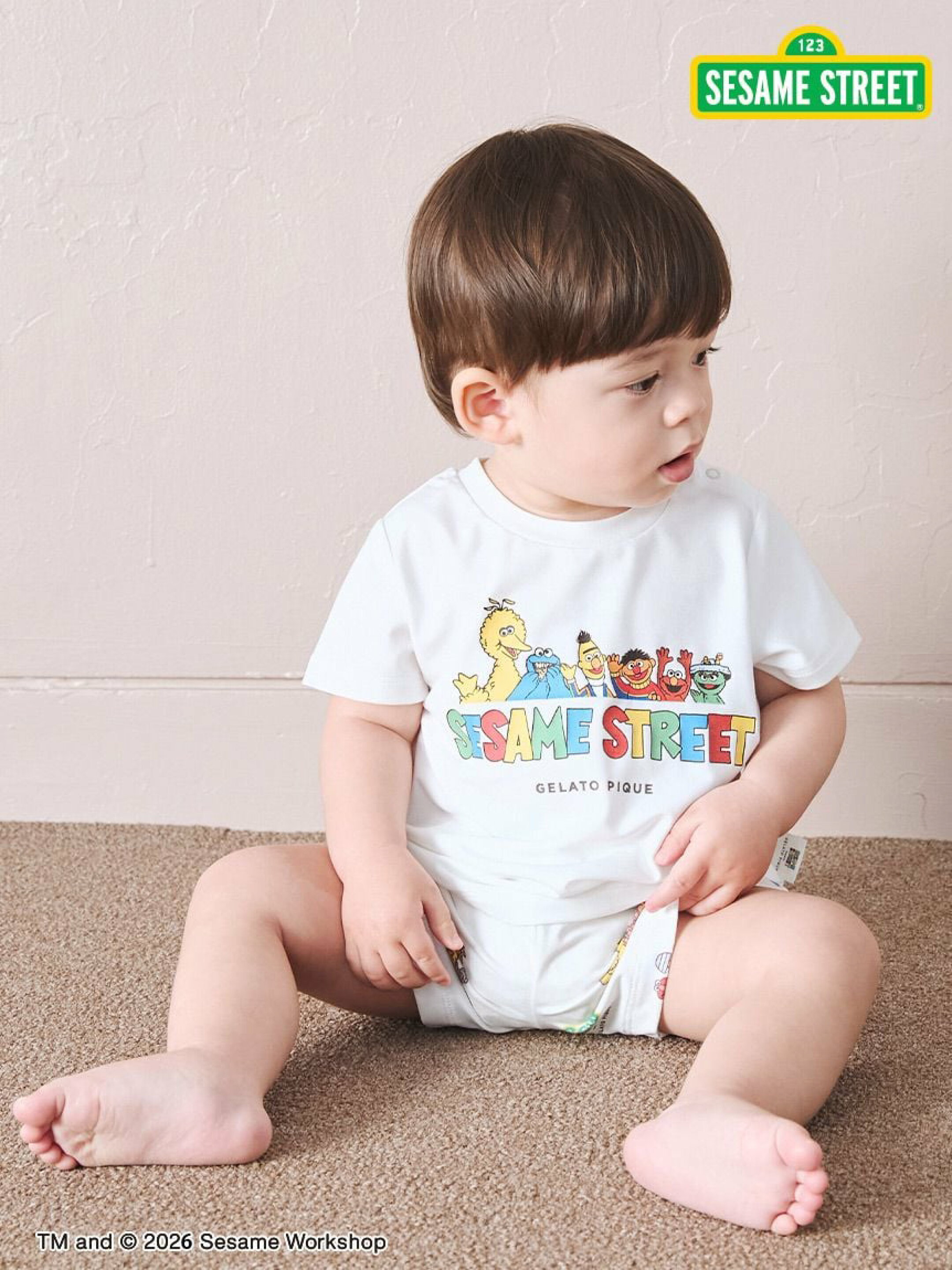 SESAME STREET Tシャツ & 総柄ショートパンツ