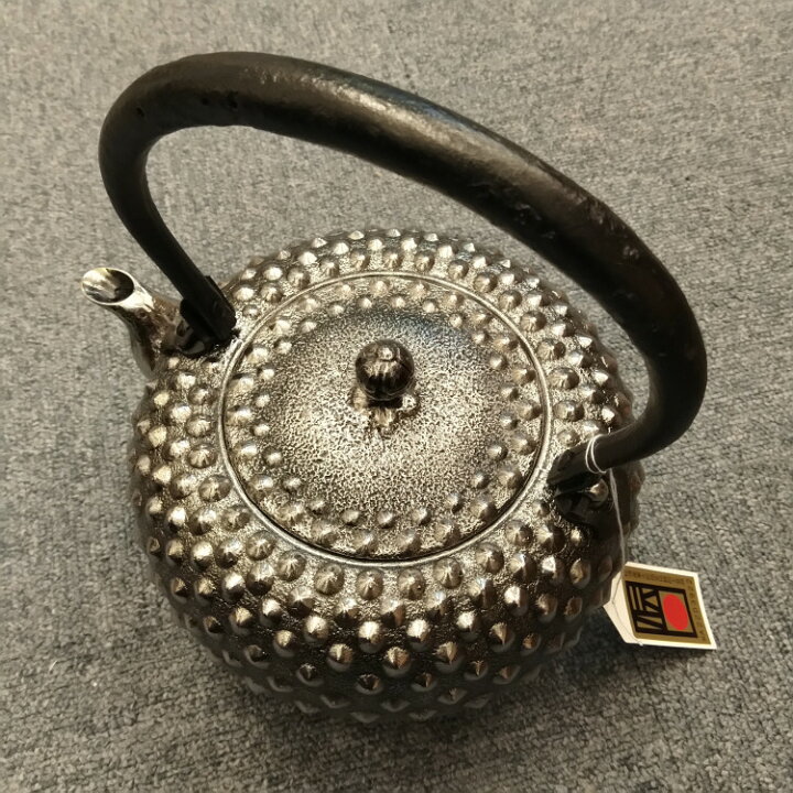 楽天市場】南部鉄瓶 薫山工房 砂鉄製 砂鉄鉄瓶 鉄鉢型 鬼霰 1.8L 