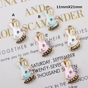 兎 ウサギ アリス チャーム ピアスパーツ アクセサリーパーツ イヤリングパーツ 手芸材料 1個