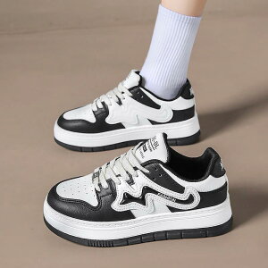 レディース スニーカー シューズ 春 フラット ホワイト シューズ スポーツ カジュアル 黒 ホワイト 靴 ソフトソール 柔らかい 疲れにくい スタイル