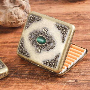 シガレットケース 男性用 メンズ 浮彫り 青銅 メタル製 耐圧 丈夫 携帯用 ポータブル 個性的 レトロ アンティーク調 20本収納 誕生日 プレゼント ギフト 喫煙具(x2)