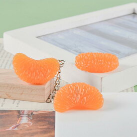 キーホルダー PVC製 リアル フェイクフルーツ オレンジスライス 食品サンプル かわいい ユニーク おもしろい 果物モチーフ バッグチャーム ストラップ 小物 雑貨 プレゼント(x2)