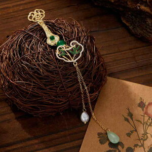 ブローチ レディース 新中式スタイル 如意モチーフ 竹の葉 淡水パール 模造翡翠 チャイナドレス 襟飾り レトロ エレガント ライトラグジュアリー 高級感 電気メッキ加工 ペンダントチャー