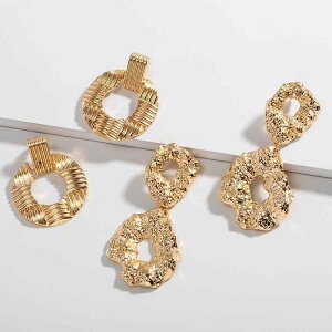 ピアス レディース 大ぶり 個性的 存在感 欧米スタイル レトロ クラシカル プリーツ ドレープ メタル 合金製 シンプル クール モード ウェーブ 不規則 ラウンド 電気メッキ加工 イヤリング