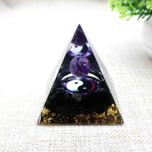 インテリア オブジェ 樹脂製 クリア クリスタルボール ピラミッド 卓上置物 おしゃれ モダン シンプル リビング 玄関 書斎 飾り 誕生日 記念日 プレゼント