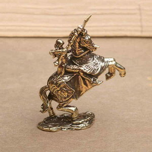 置物 真鍮製 騎士 勇者 乗馬モチーフ 卓上 オブジェ 茶道 茶寵 レトロ アンティーク調 インテリア飾り 小型 フィギュア ギフト 工芸品(x2)