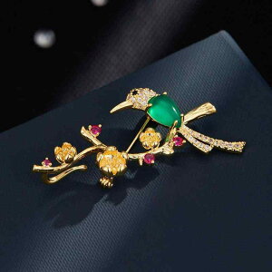 ブローチ レディース 新中式 縁起の良い鳥 梅の花モチーフ 銅製 模造ヒスイ 個性的 上品な高級感 繊細な細工 優雅な装飾 万能 おしゃれ