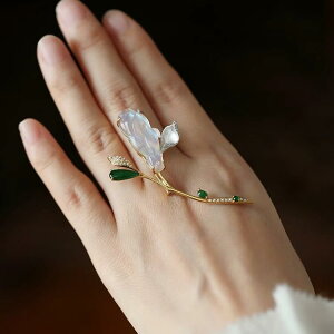 ブローチ レディース 木蓮 フェイクムーンストーン 翡翠 パール 電気メッキ加工 上品 高級感 おしゃれ エレガント 軽やか ラグジュアリー 2WAY 調節可能 ギフト プレゼント 春夏 ファッション