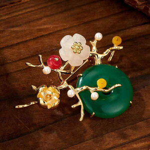 ブローチ レディース 模造翡翠 梅の花 チャイナ風 レトロ エレガント 上品 銅製 電気メッキ フォーマル アクセサリー