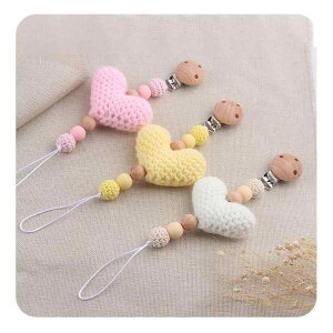 ベビー用品 赤ちゃん用 おしゃぶりホルダー 落下防止 シリコン ブナの木製 クリップ DIY 毛糸 ハート ビーズ かわいい 天然木 新生児 乳幼児 出産祝い ギフト(x3)