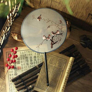 うちわ 子供用 刺? 両面 古風 中国風 漢服スタイル 丸型 絹製 木製 蘇州刺繍 扇子 華やか 上品な色柄 観賞用 装飾用