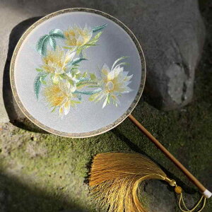 うちわ 両面刺繍 蘇州刺繍 和風 古風 伝統工芸品 絹製 竹製 円形 完成品 手作り ハンドメイド インテリア 飾り ギフト プレゼント