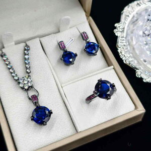 ネックレス レディース 蛍光変色 高級感 ブルースピネル ブラックゴールド 電気メッキ加工 フラワーモチーフ ペンダント オープンリング 指輪 ピアス 3点セット 通勤用 エレガント 銅製