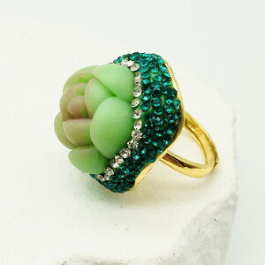 指輪 レディース フリーサイズ ソフト陶器 多肉植物 フラワーモチーフ 緑色 チェコガラスストーン 埋め込み 個性的デザイン 高級感 ファッションリング