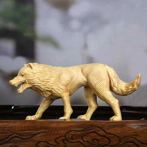 木彫り置物 黄楊木 雪狼 オオカミ 精巧な手彫り 細密彫刻 中国風 オリエンタル 手のひらサイズ コレクション オブジェ リビング 書斎 玄関 デスク 車内 インテリア 飾り物