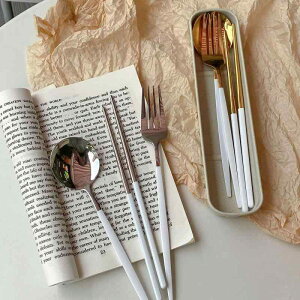 カトラリーセット 大人用 ステンレス製 スプーン フォーク 箸 3点セット 携帯用ケース付き 持ち運び 便利 アウトドア キャンプ ソロキャンプ 旅行 ランチ 男女兼用 モダン おしゃれ