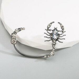 ピアス レディース 欧米風 大ぶり 合金製 ラインストーン ガンメタルブラック サソリ アニマルモチーフ 個性的 レトロ 片耳用 電気メッキ