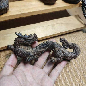 置物 開運 縁起物 新中式 インテリア 玄関 リビング オフィス インドネシア産 ダラガン沈香木 神龍 瑞獣 龍行天下 手彫り 木製工芸品 彫刻 16cm 辰年限定 ギフト 贈答品 お祝い