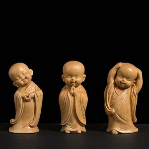 置物 太行崖柏材 三体の小坊主 立ち姿 かわいい 禅風 レトロモダン 癒やし 卓上 インテリアオブジェ リビング 和室 玄関 書斎におすすめ 開運祈願