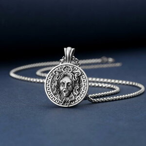 ネックレス メンズ ステンレス製 メデューサ ギリシャ神話 レトロ ヴィンテージ 丸型プレート ペンダント ヒップホップ パンク 個性的 クール ブラック 欧米風 アクセサリー