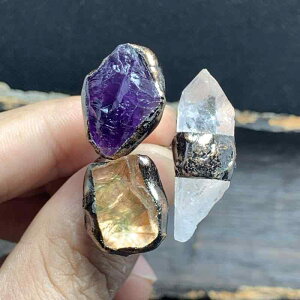 指輪 男女兼用 レトロ アンティーク調 天然石 アメジスト シトリン 水晶 柱状原石 不定形 ハンドラップ 手巻き アンティークゴールド 調節可能 フリーサイズ