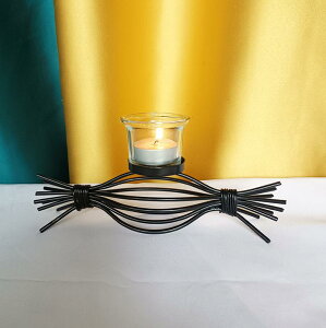 キャンドルホルダー アイアン ワイヤー ガラス製 北欧風 モダン おしゃれ インテリア 雑貨 オブジェ 置き物 飾り 幾何学デザイン リビング 玄関 寝室 カフェ 店舗 ブラック ゴールド