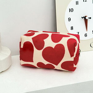 メイクポーチ レディース 八角形 大容量 トラベルポーチ 化粧品収納ケース コーデュロイ 素材 赤いハート柄 かわいい おしゃれ シンプル デザイン 旅行 出張 普段使い デイリーユース