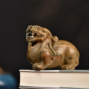 置物 開運 招福 縁起物 漢時代 貔貅 ピクシウ ミニ 小型 高級感 木彫り 手彫り 黒檀 血檀 崖柏 紅木 インテリア オブジェ 卓上飾り 玄関 リビング 書斎 風水 魔除け 厄除け 金運