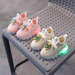スニーカー キッズ ベビー 男の子 女の子 光る 滑り止め ソフトソール メッシュ ファーストシューズ 春秋 軽量 かわいい オフホワイト ピンク