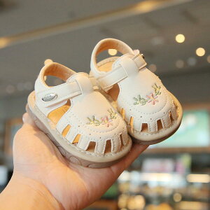 サンダル ベビー 男女兼用 女の子 0-12ヶ月用 ファーストシューズ やわらかソール 通気性抜群 笛付き 夏用 マジックテープ PUレザー 合皮 軽量 かわいい キャラクターデザイン アイボリー ピ