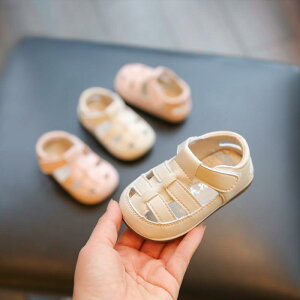 ベビーサンダル 女の子 男の子 赤ちゃん つま先保護 通気性 ソフトソール ファーストシューズ 夏用 マジックテープ 軽量 合成皮革 かわいい ベージュ ピンク