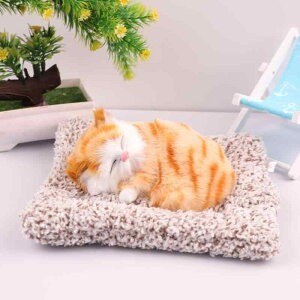 ぬいぐるみ 本物そっくり 猫 鳴き声付き 寝姿 かわいい 動物 置物 竹炭活性炭消臭マット 車用 玄関 リビング デスク インテリア 癒しグッズ(x2)