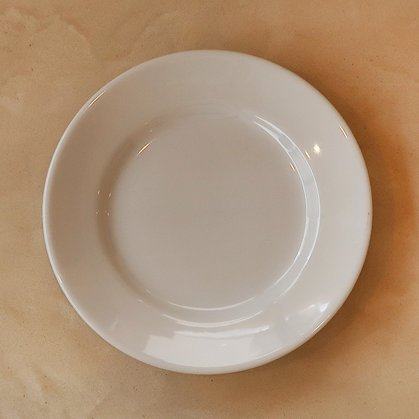 取り皿として使われている一番オーソドックスなディナープレート 数量限定 サタルニア チボリ ザッカワークス ディナープレート 23cm 激安特価品