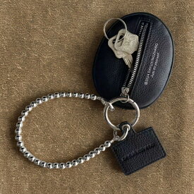 【10日限定20%OFFクーポン！】マルチレザーキーケース チャーム付き 小銭入れ ミニポーチ 牛革 本革 レディース メンズ バッグチャーム キーリング付き コインケース コンパクト おしゃれ プレゼント ギフト モード 高級感 革小物 収納 シンプル【NABI STYLE】