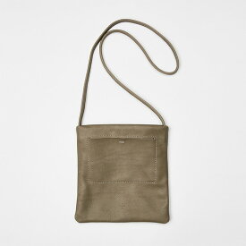 【20/80 トウェンティーエイティー】SHRINK LEATHER FLAT POCKET SHOULDER BAG SMALL GYメンズ 男性 レディース 女性 バッグ 鞄