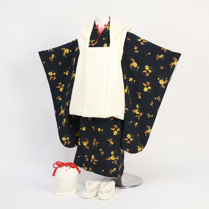当店オリジナル 七五三 着物 3歳 女の子 販売 セット 「紺地に黄色の花柄・被布白）」 日本製生地・着物被布10点フルセット 購入 正月 ひな祭り  衣装 モダン おしゃれ かわいい | 洋服・小物　なでしこ
