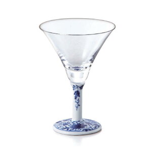 有田焼 古伊万里 風 染付 華 唐草 吟醸 カクテル グラス 8.2cm 98ml 酒器 酒 洋酒 食前酒 日本酒 冷酒 冷や お酒 白 ホワイト 青 ブルー 紺 ネイビー 透明 クリア ガラス 日本製 国産 おしゃれ 贈り