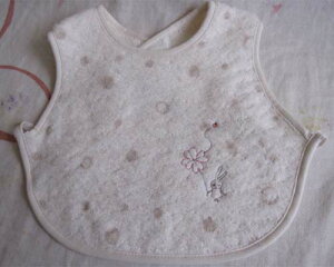 【メール便OK!!】≪薄茶水玉・うさぎ刺繍≫エプロンスタイ 【赤ちゃん・ベビー出産祝い・男の子/女の子】今治のタオル屋さん コンテックス/ミュール オーガニックコットン【楽ギフ_の