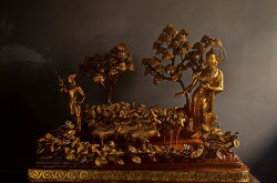 羊を抱く仏陀銅造鍍金彫金仕上げ